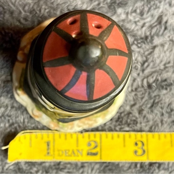 VINTAGE Lighthouse Ceramic SEASONING Shaker (single shaker) - Picture 14 of 16
